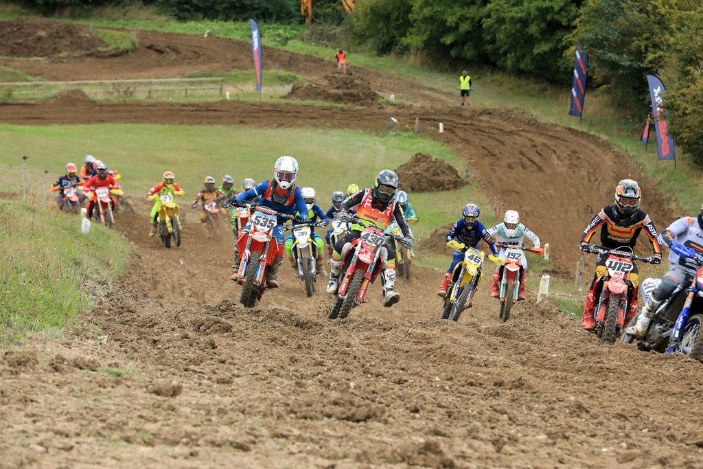 Efter en lang sæson skal DM'et nu afgøres - her ses A MX1-klassen på banen til næstsidste afdeling på Nisseringen i Næstved
(Foto: Klaus Rasmussen)
